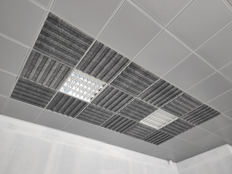 Controsoffitto-uffici-disegno-a-quadrotti