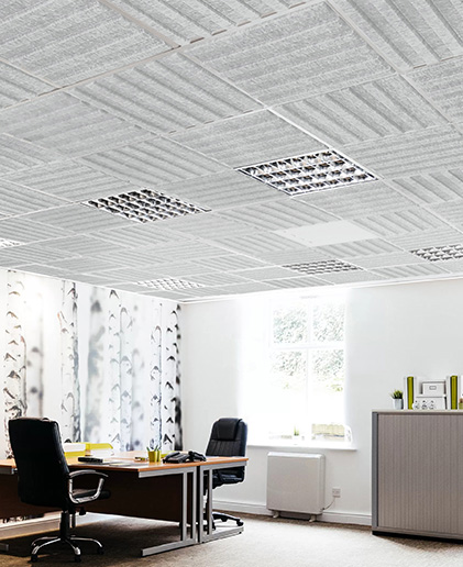 Ufficio-open-space-quadrotte-SkyTop-controsoffittature-moderne-luminose